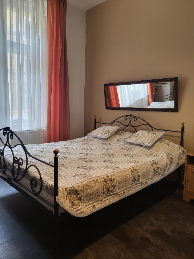Pension Sunflower Praga Exterior foto