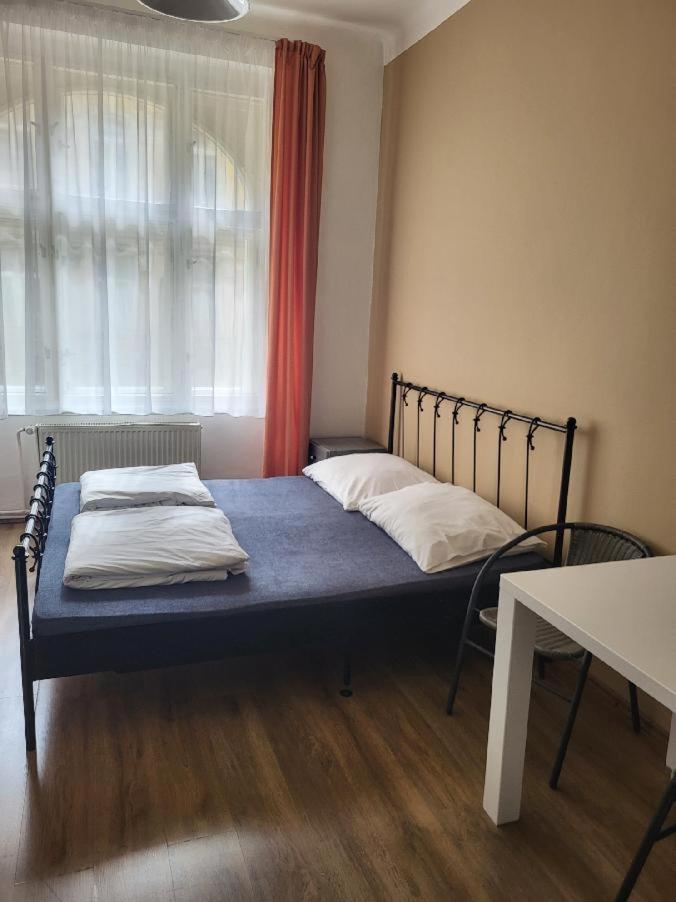 Pension Sunflower Praga Exterior foto